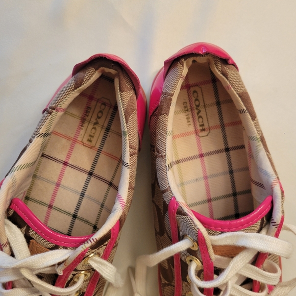 Coach Womens Size 7 1/2 B Width Barrett Sneakers Snug Fits Better With No Sock - Picture 2 of 9